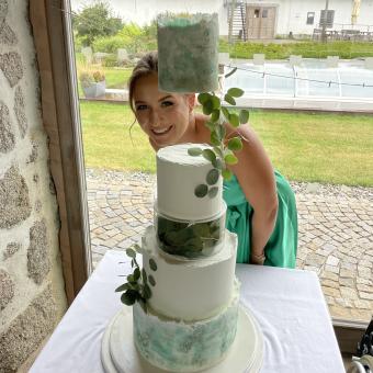 Jana Pokorná se svatebním dortem