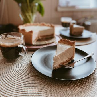 27 dezertů pro opravdové milovníky kávy: Připravte si božský cappuccino cheesecake nebo tiramisu do skleničky