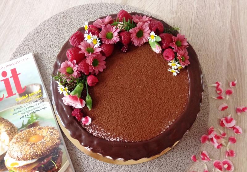 Čokoládovo-malinový narozeninový dort