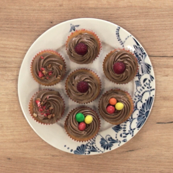 Vanilkové cupcaky s čokoládovým krémem