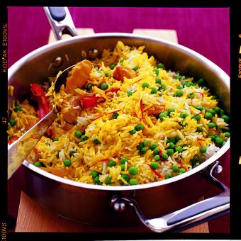 Šafránová rýže s kuřetem a paprikami