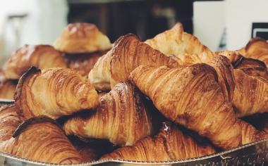 Slavné dvojice: Jak se z vídeňského kipferlu stal francouzský croissant + tipy profi pekařů