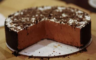 Dvojnásobně čokoládový veganský cheesecake 