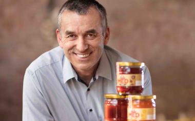 Medový someliér Milan Špaček: Med, který nezcukernatí, je nekvalitní. Nejlepší je manukový med nebo čerstvě vytočený
