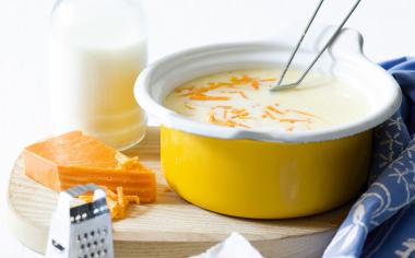 Jak se dělá sýrový bešamel? Je to jednodušší, než jste možná mysleli. Úspěch stojí na chuti sýra