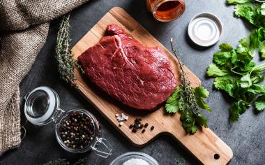 Je laboratorně vyrobené maso zelená budoucnost masného průmyslu?