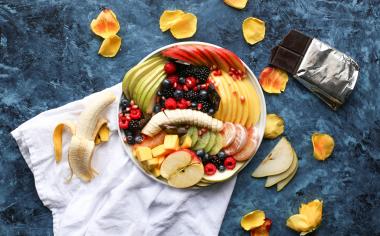 Mísa plná vitamínů: Jak připravit báječný ovocný salát v létě i v zimě, který podpoří vaše zdraví