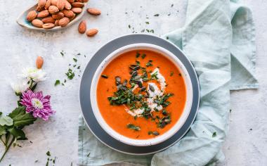 50 skvělých receptů na polévky, které zahřejí a zasytí