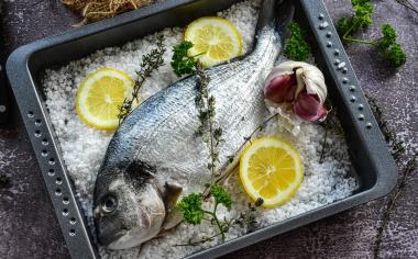 Halibut, tilápie, amur a další méně známé druhy ryb: Naše recepty vás provedou přípravou krok za krokem