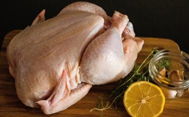 Jak vykostit, naporcovat a připravit kuře beze zbytků?
