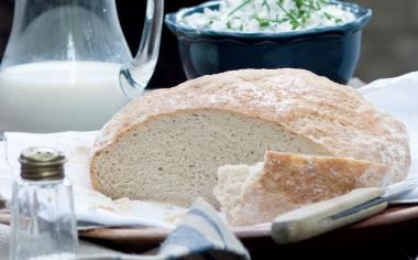 Světlý podmáslový pšenično-žitný chléb
