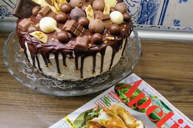 Narozeninový smetanový dort s čokoládou