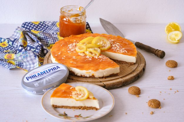 Amaretti cheesecake s meruňkovou glazurou