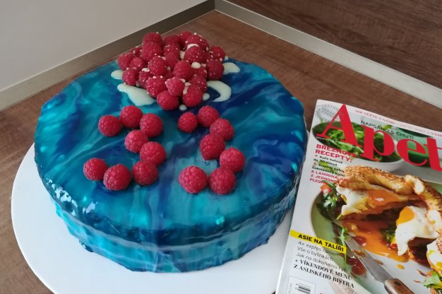 Malinový dort se zrcadlovou polevou k 15. narozeninám Apetitu