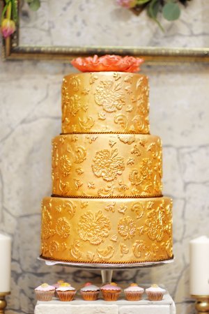 zlatý svatební dort