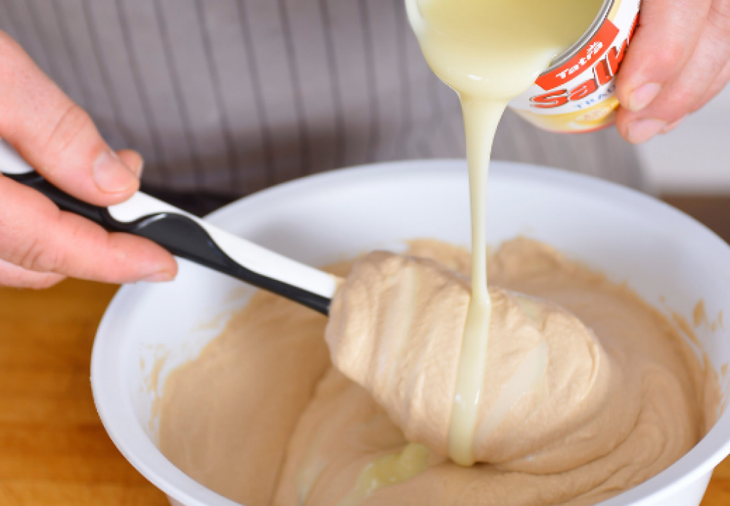 Kávová zmrzlina v máslové sušence s malinami 2