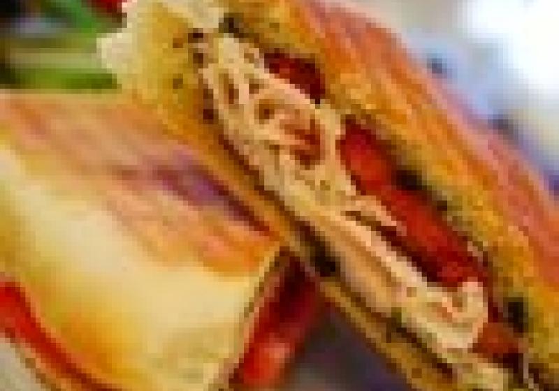 Saláty a sendviče v Café Bistro
