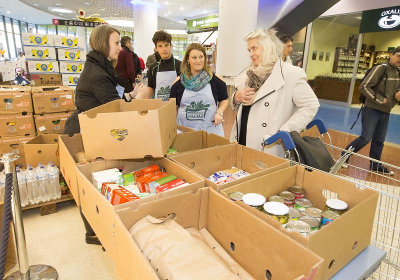 Češi darovali rekordních 127 tun potravin lidem v nouzi