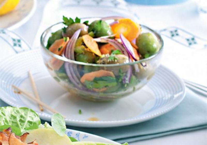 Salát z nakládaných oliv