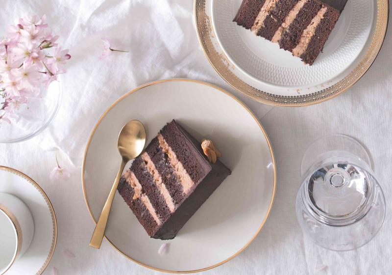 Čokoládovo-karamelový dort se slanými arašídy