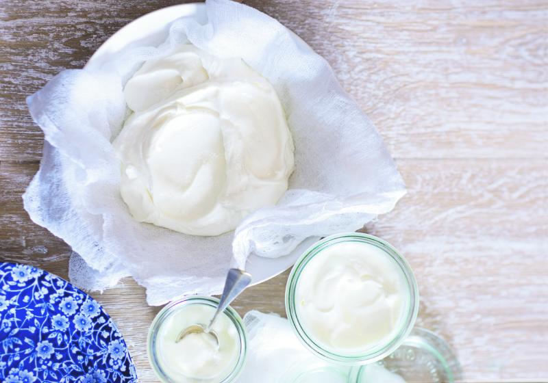Vyznáte se v mléčných výrobcích? Čím se liší řecký jogurt od běžného
