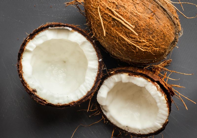 Jak jednoduše otevřít a oloupat kokosový ořech
