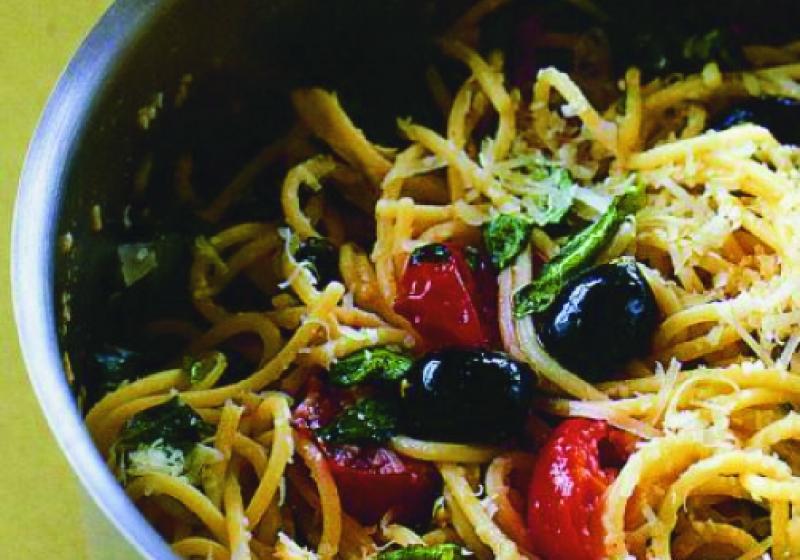 Špagety s rajčátky a olivami