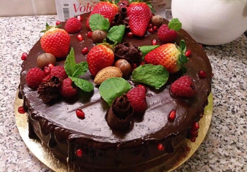 Čokoládový dort s tvarohem a malinami