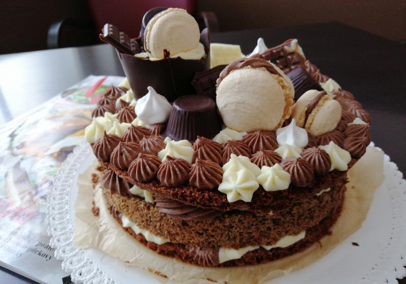 Ořechový dort s čokoládou s 15.narozeninám Apetit