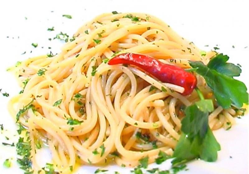 Špagety aglio olio peperonico