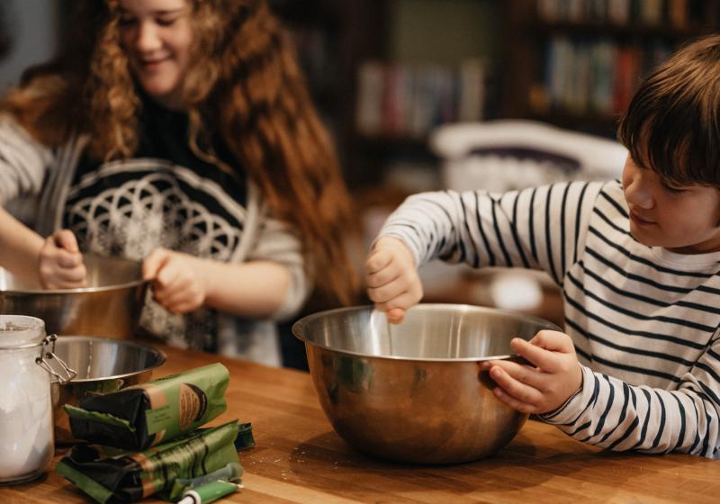 Teenager v kuchyni: jak zasvětit děti do vaření