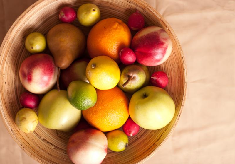 mísa s ovocem - citrusy, jablka, hrušky
