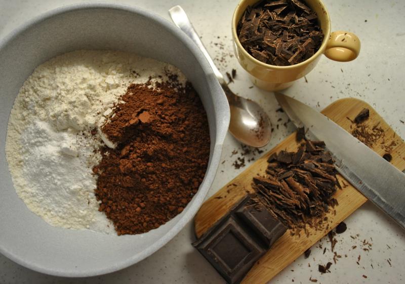 přísady na pečení - mouka, cukr, kakao, čokoláda