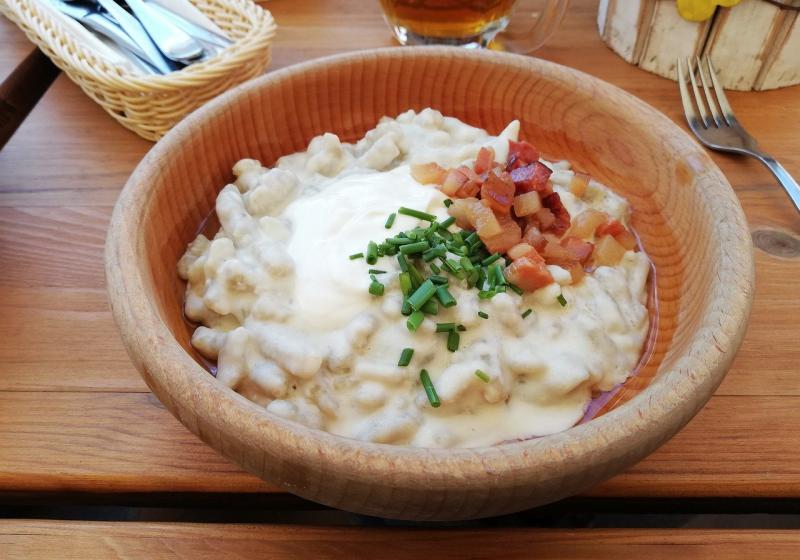 slovensko-jídlo-miska-lahodné-sýr-4570983