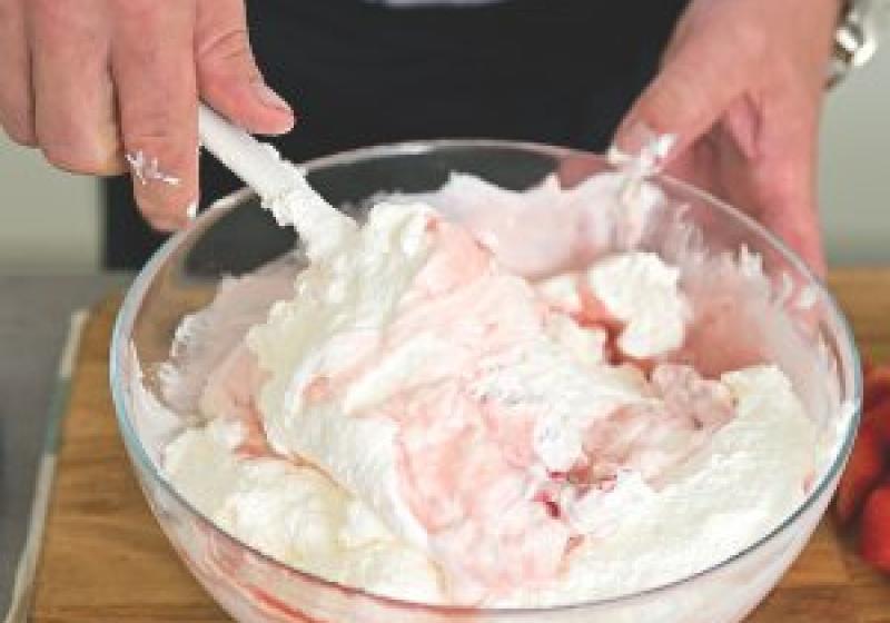minidezerty jahody - krok3 - příprava jahodové náplně