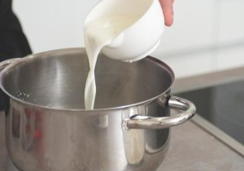 minidezerty kosicky - krok4 - zahřívání mléka
