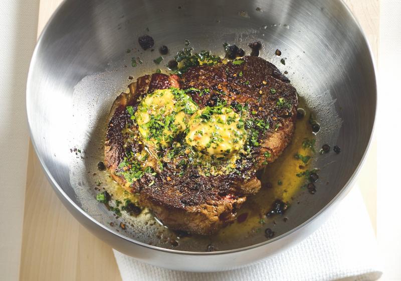 Steak s bylinkovým máslem