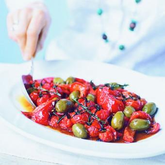 Kmínové pečené papriky s rajčaty a olivami