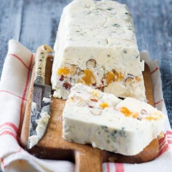 Terina s modrým sýrem, mascarpone a ořechy