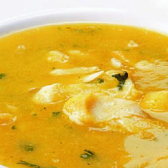 Květáková polévka s uzenou rybou a šafránem