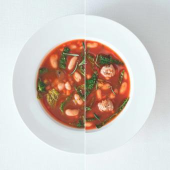 Fazolová polévka s kadeřávkem + italské klobásky
