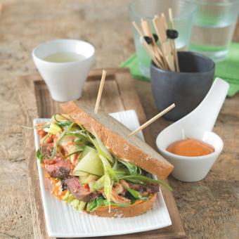 Korejský sendvič s hovězím masem a cibulkovým salátem