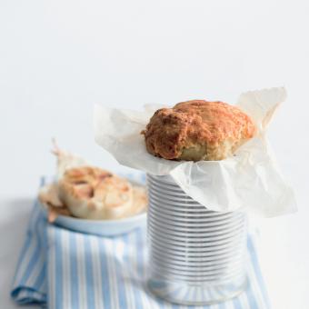 Muffiny s pečeným česnekem
