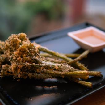 Zelenina v těstíčku (tempura) se sójovou omáčkou