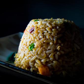 Orientální smažená rýže s vejcem