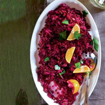 Rýžovo-čočkový salát s červenou řepou