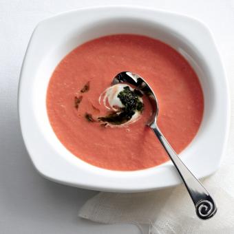 Tomatová polévka s pestem