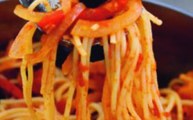 Špagety puttanesca