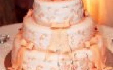 Kolik by měl stát váš svatební dort?
