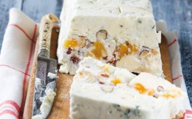 Terina s modrým sýrem, mascarpone a ořechy